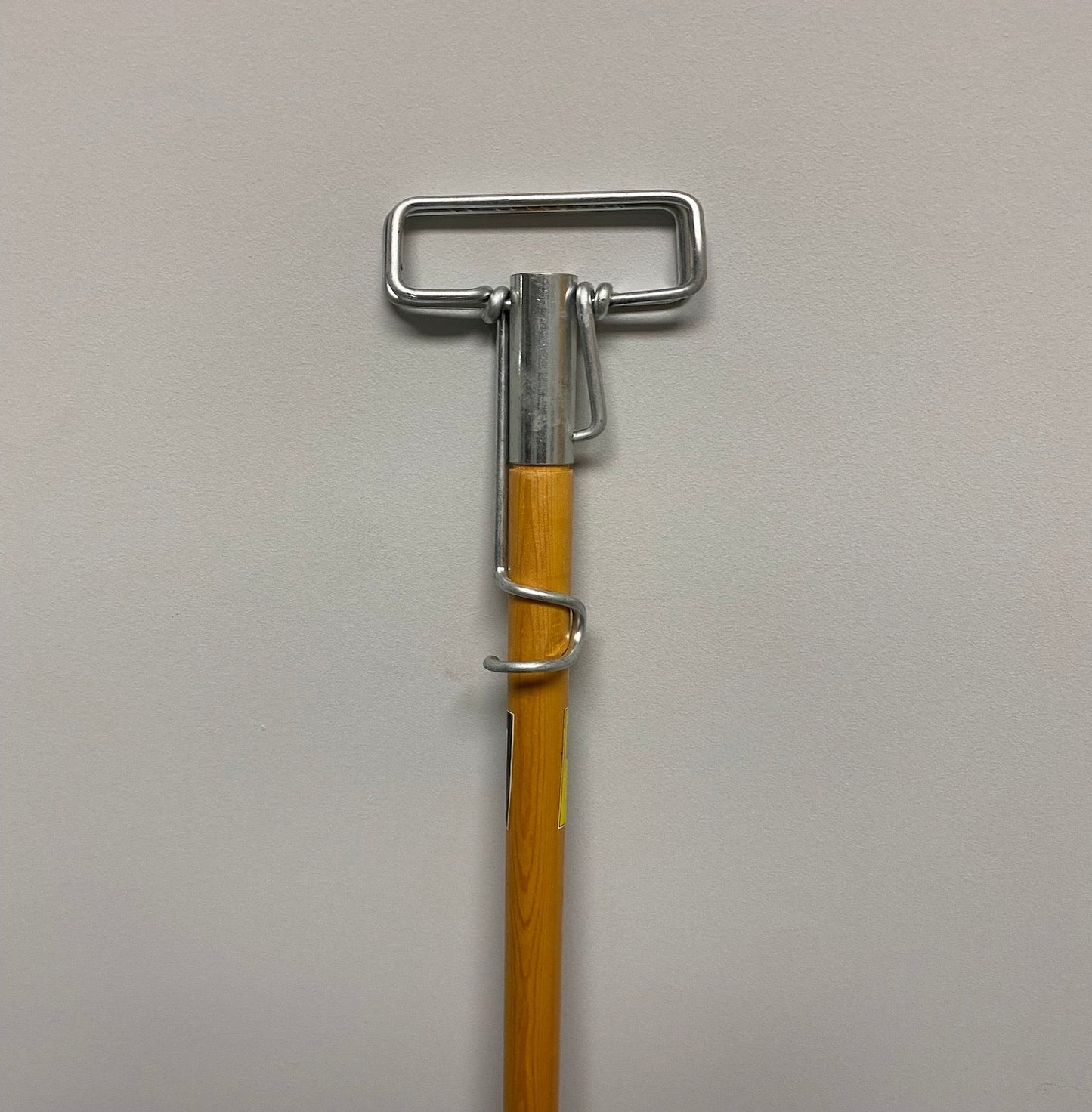 60 inch Wood Handle With Spring Grip For Wet Mops